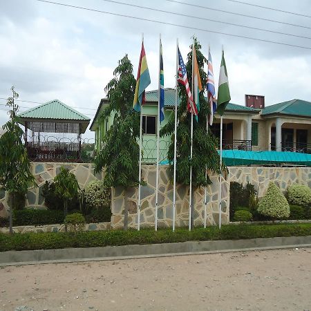 Dokua Royal Hotel Kwabenya 外观 照片