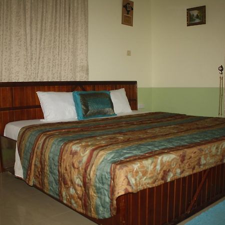 Dokua Royal Hotel Kwabenya 外观 照片