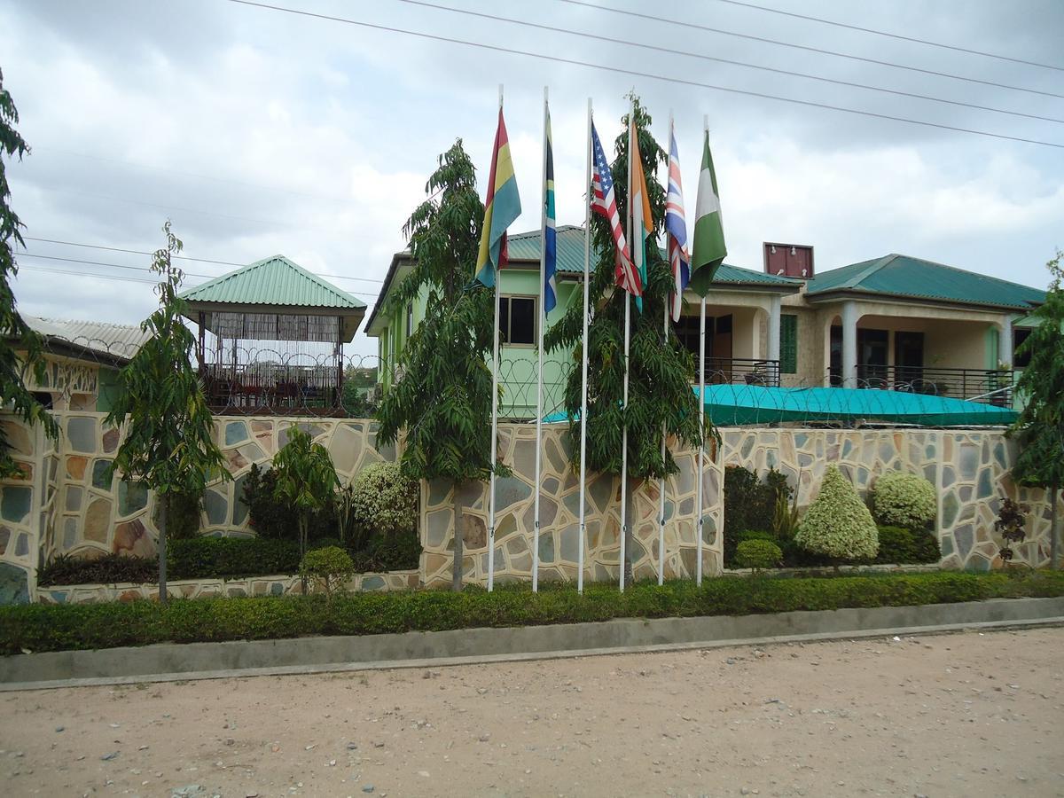 Dokua Royal Hotel Kwabenya 外观 照片