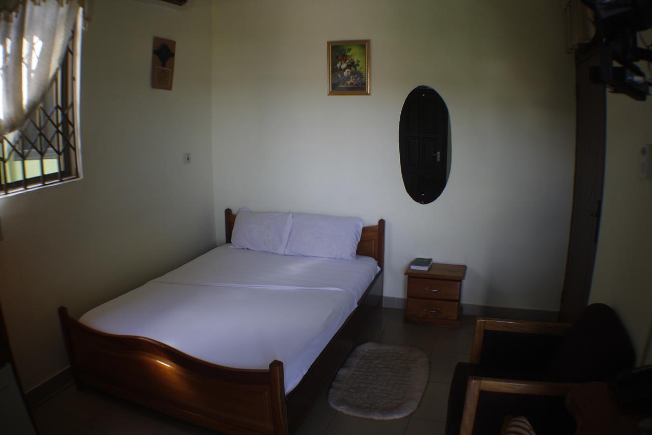 Dokua Royal Hotel Kwabenya 外观 照片