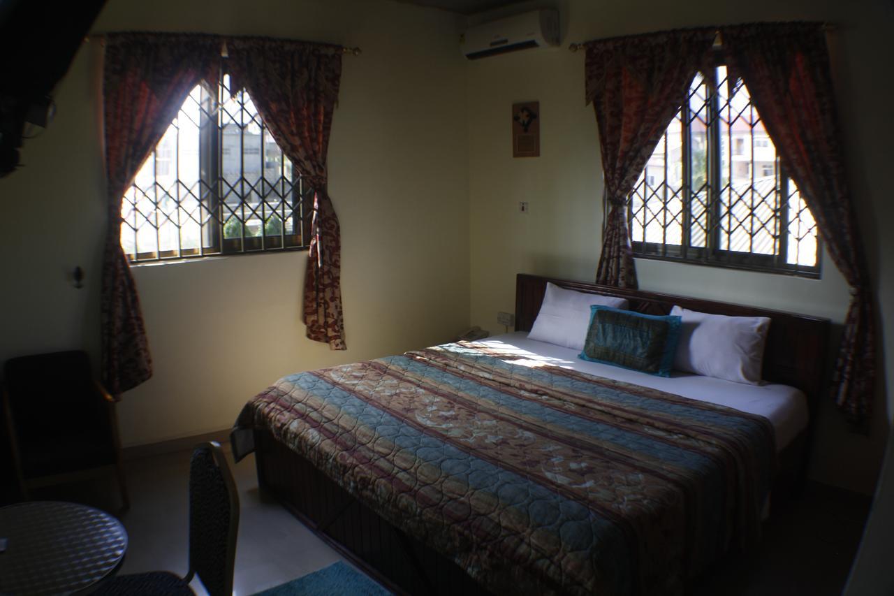 Dokua Royal Hotel Kwabenya 外观 照片