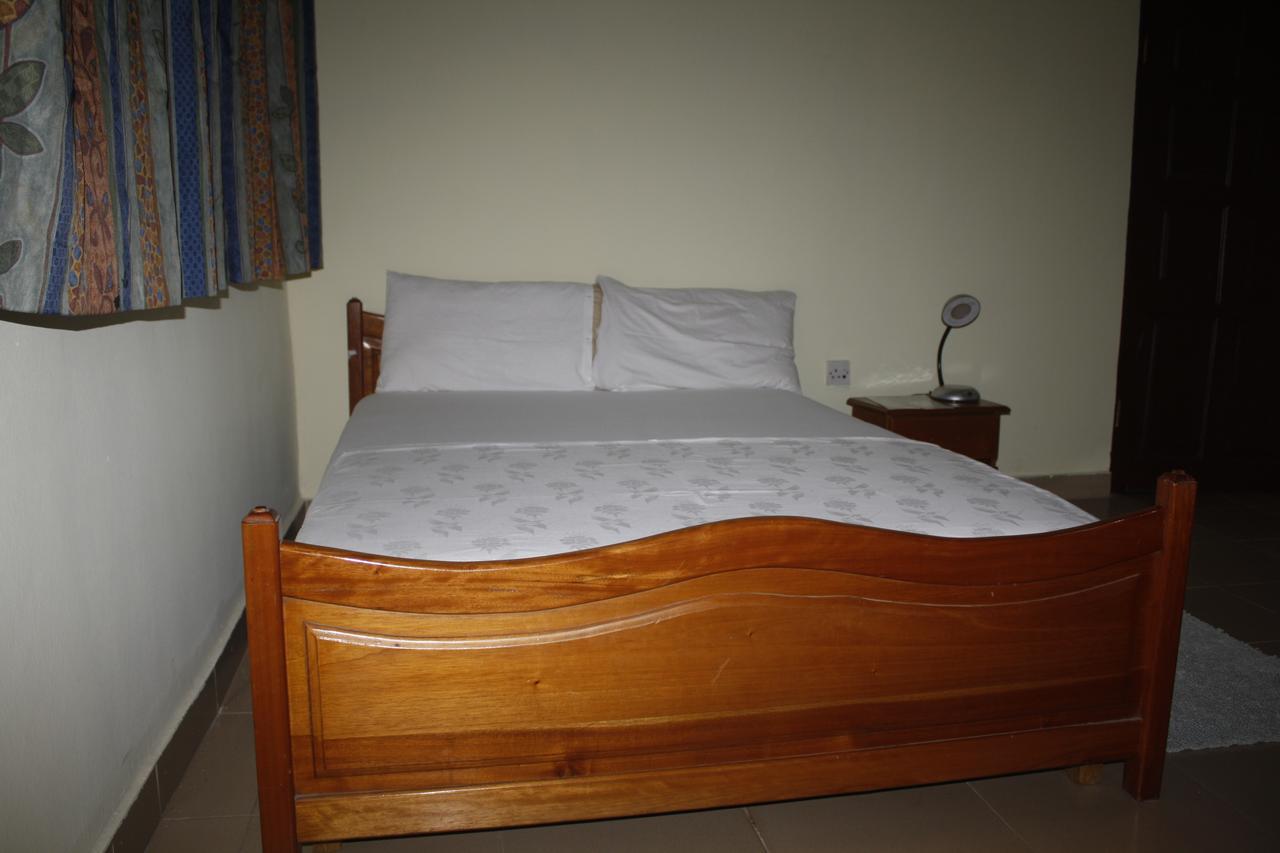 Dokua Royal Hotel Kwabenya 外观 照片