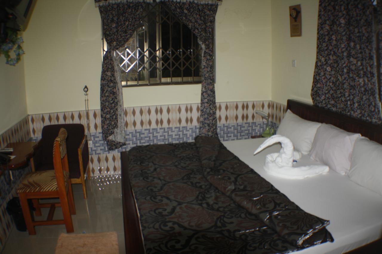 Dokua Royal Hotel Kwabenya 外观 照片