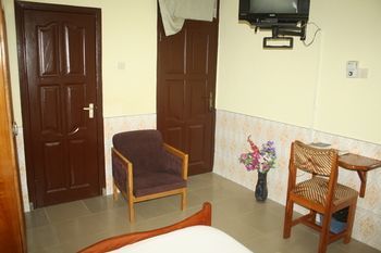 Dokua Royal Hotel Kwabenya 外观 照片
